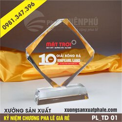 ky-niem-chuong-pha-le-10-nam-giai-bong-20180321223315.jpg