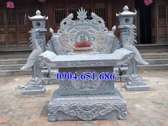 Bàn thờ đá ngoài trời.jpg