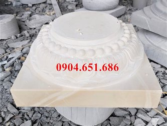 Mẫu chân cột gỗ bằng đá vàng đẹp.jpg