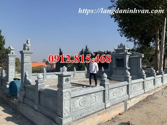 Khuôn viên lăng mộ, nhà mồ giá đình xây tại Cà Mau, Bạc Liêu bằng đá xanh cao cấp đẹp.jpg