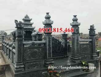 Mẫu khuôn viên lăng mộ xây bằng đá xanh rêu đẹp bán và lắp đặt toàn quốc.jpg