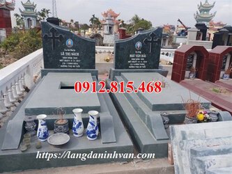 Mẫu mộ đôi đạo công giáo đá xanh nguyên khối đơn giản đẹp.jpg