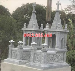 Mẫu mộ đôi công giáo đá xanh rêu cao cấp thiết kế có mái che đẹp.jpg