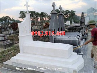 Mộ công giáo đá trắng đẹp.jpg