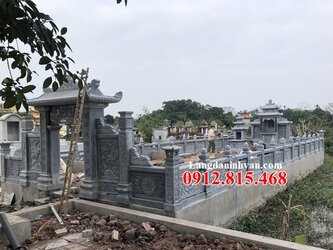 Khu lăng mộ đá tại Quảng Bình.jpg