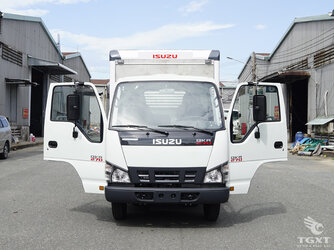 xe-tai-isuzu-qkr270-thung-kin-30.jpg