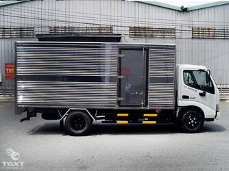 xe-tai-hino-xzu650-thung-kin-4.jpg