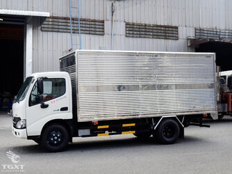 xe-tai-hino-xzu650-thung-kin-8.jpg