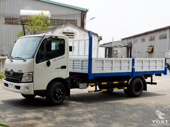 xe-tai-hino-xzu650-thung-lung-2.jpg