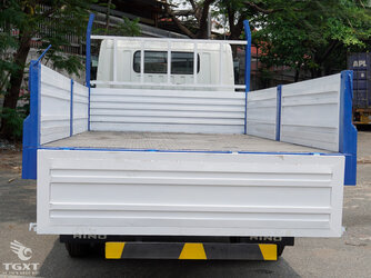 xe-tai-hino-xzu650-thung-lung-4.jpg