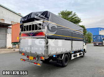 xe-tai-hino-xzu720l-thung-mui-bat-4.jpg