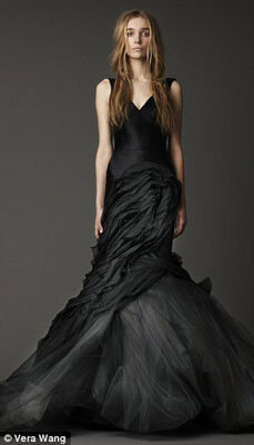 váy cưới đen- wera wang.jpg
