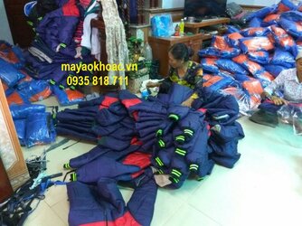 may áo khoác học sinh từ thiện (10).jpg may áo khoác học sinh từ thiện (10).jpg