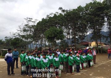may áo khoác học sinh từ thiện (17).jpg may áo khoác học sinh từ thiện (17).jpg